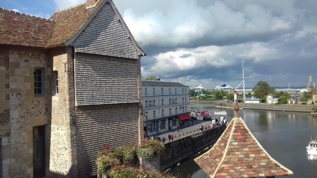 La Petite Cabane Du Pecheur Honfleur Exterior photo