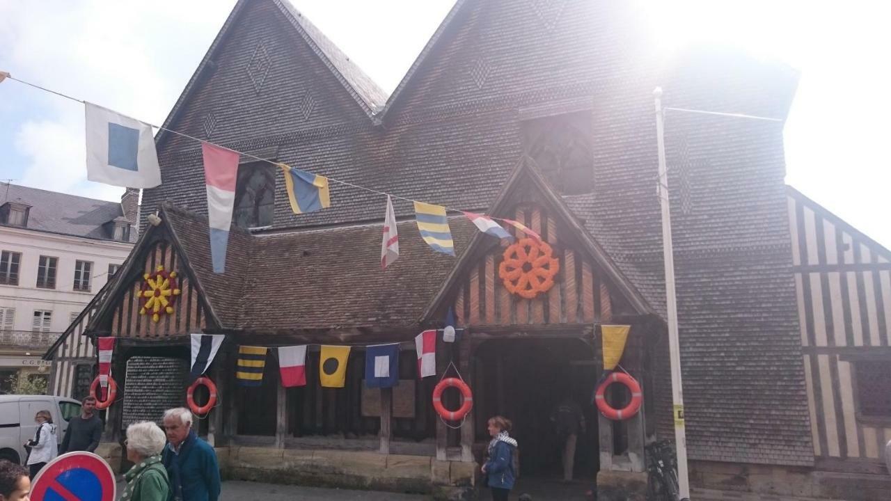 La Petite Cabane Du Pecheur Honfleur Exterior photo